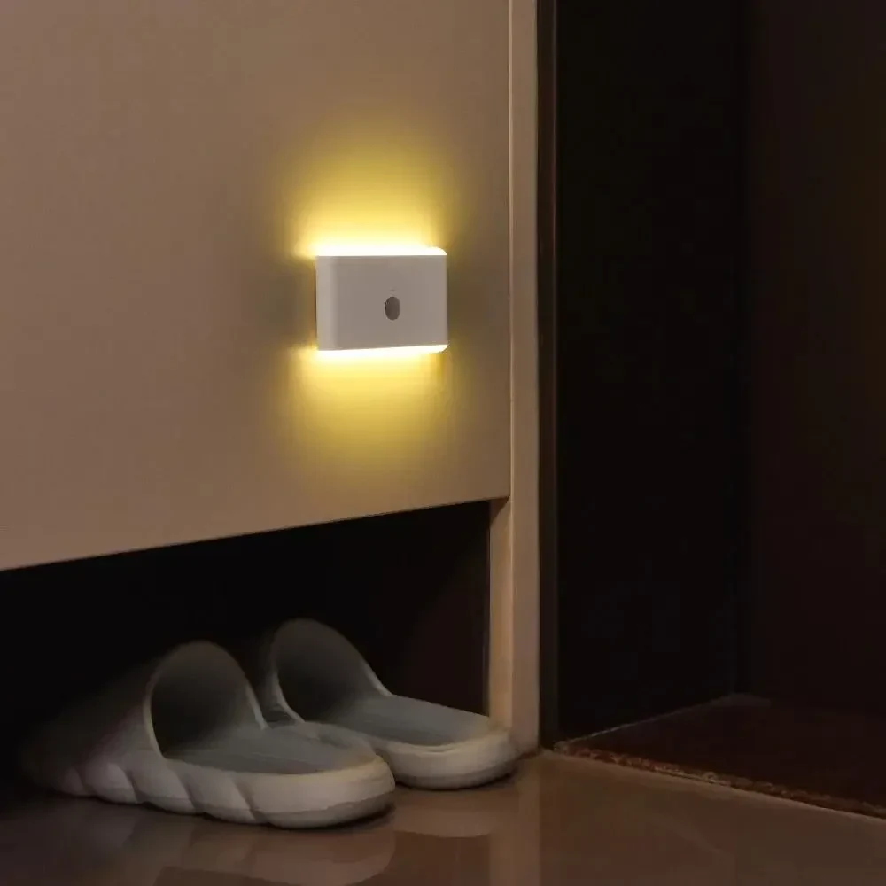 Автоматичний нічник з датчиком руху Portable Night Lamp | Вбудований акумулятор, Type-C | RGB світлодіоди | Магнітний
